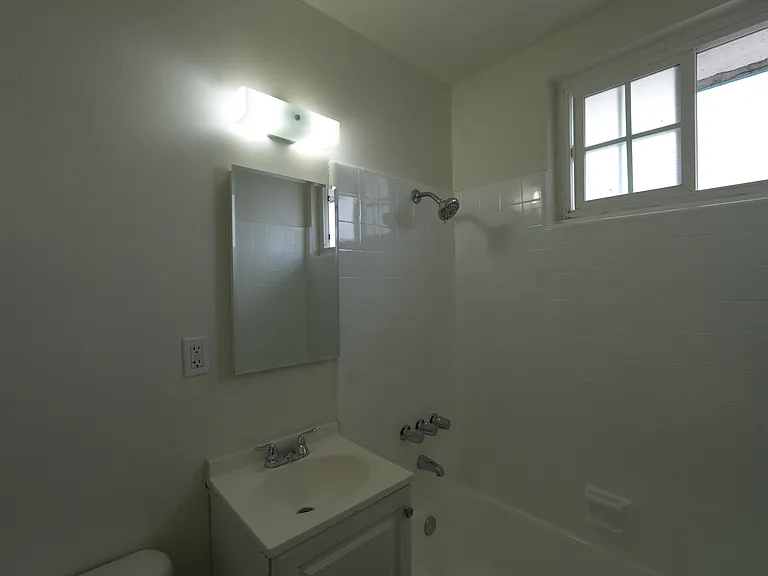 1621 W 226th St #8 — Photo 10