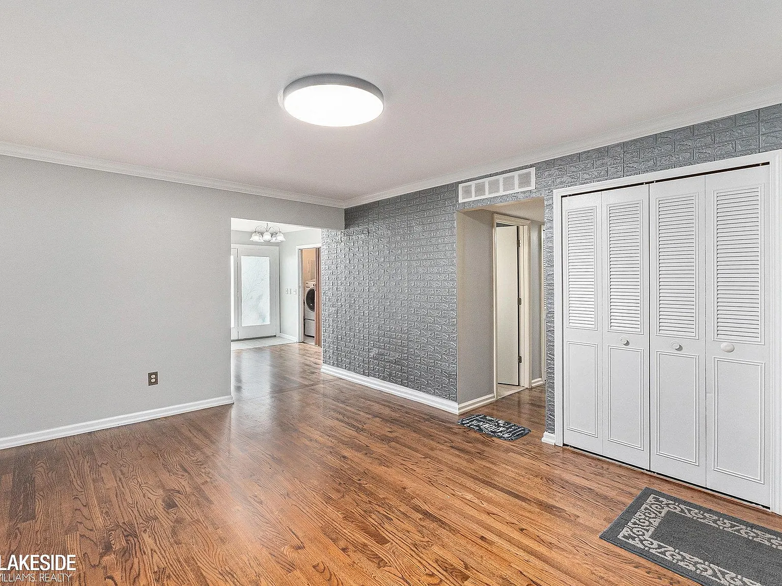 4 bed, 1.0 bath, 1165 sqft, $1,800 — Photo 4