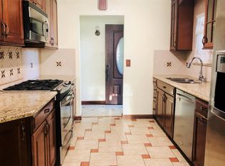 522 E Grove St, Pomona, CA 91767
