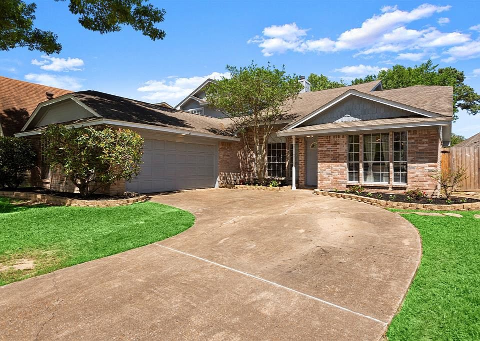 Just add YOU! Bask in just over 2,000 SqFt of open-concept living all set to a backdrop of elegantly updated finishes.