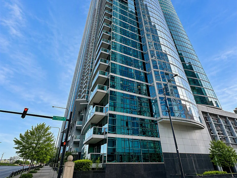 1201 S Prairie Ave #903