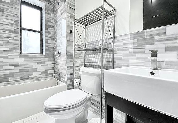 4th image of 342 Manhattan Ave APT 4S