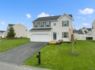 112 Rising Crest Cir, Minoa, NY 13116