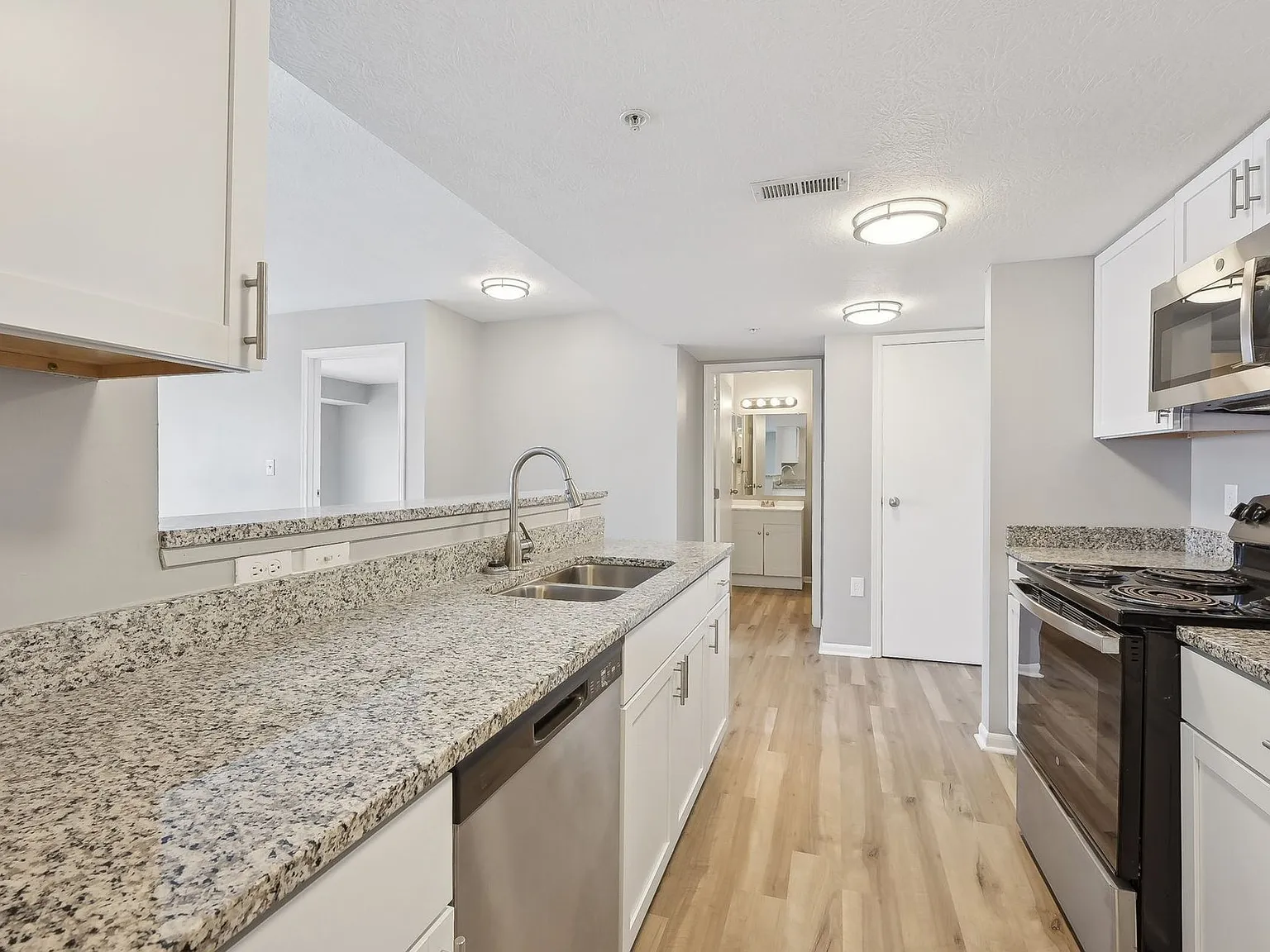 Somerset Place Apartments — Photo 2