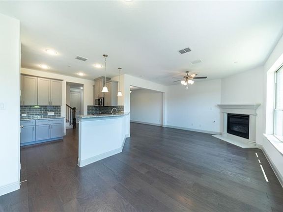 4th image of 3044 Galveston St
