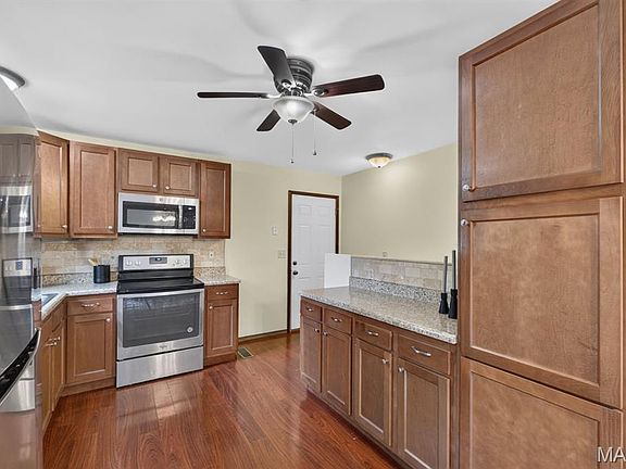 4th image of 7 Oak Hill Ln