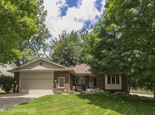 9903 Hammontree Dr, Urbandale, IA 50322