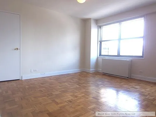 Rented by Bond New York | media 23