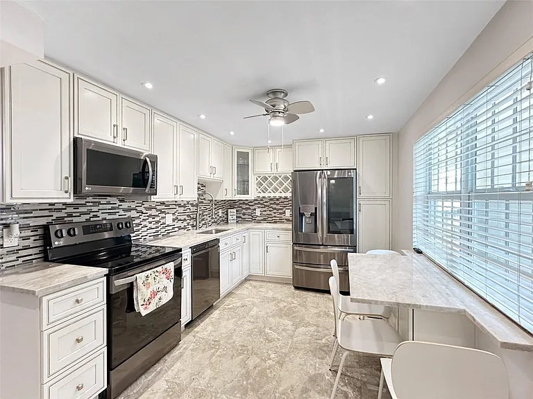 3505 Oaks Way #310 — Photo 1