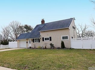 309 Red Maple Dr S, Wantagh, NY 11793