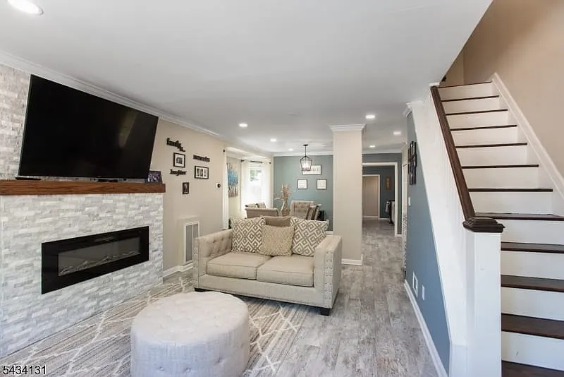 4 bed, 2.0 bath, $4,000 — Photo 4