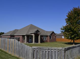 1700 Been Rd, Bentonville, AR 72712