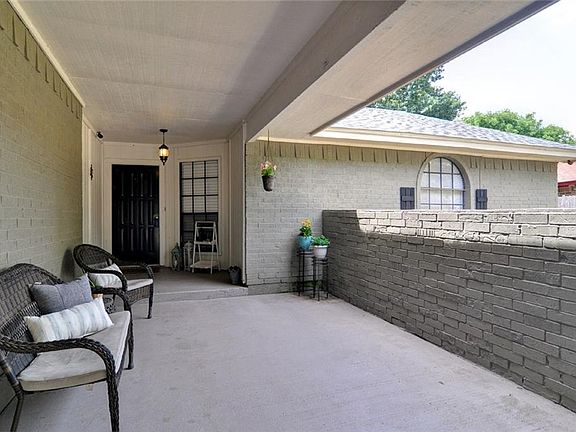 3rd image of 6409 Canyon Cir