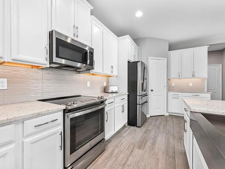 640 Bayern Ln — Photo 6