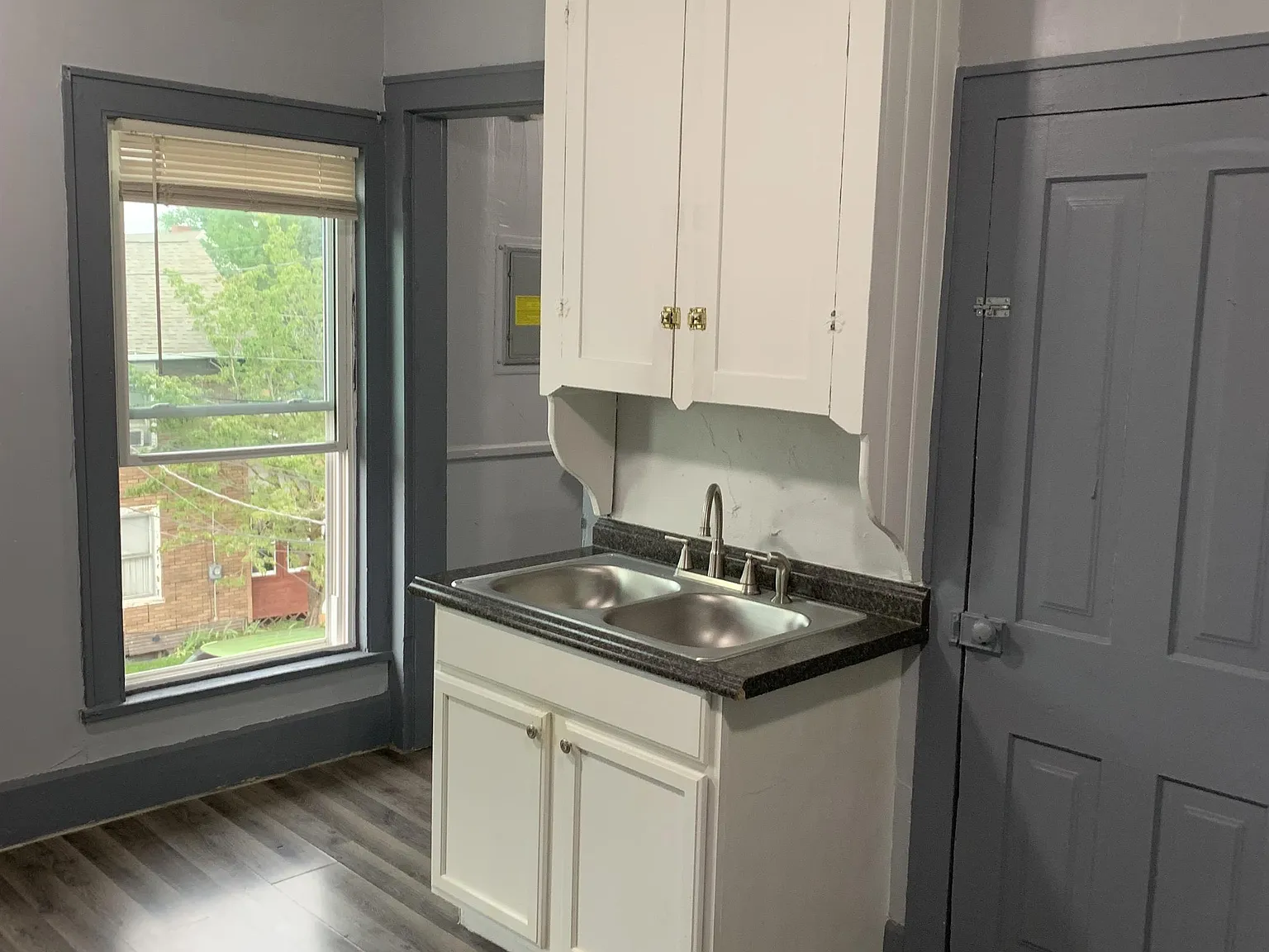 407 Oak Avenue Southeast - B — Photo 1