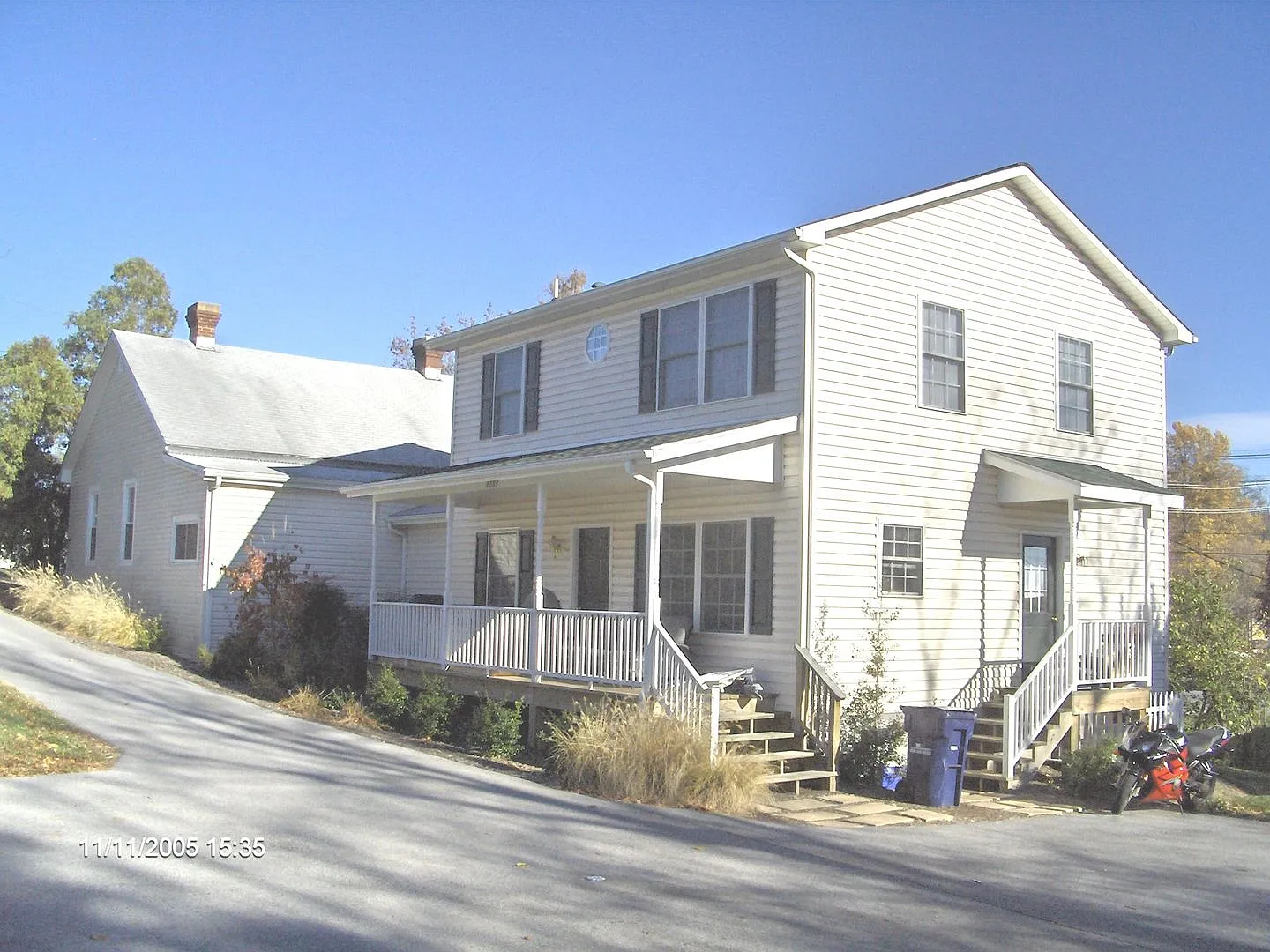 3 Bedroom 1 Bath Duplex — Photo 2