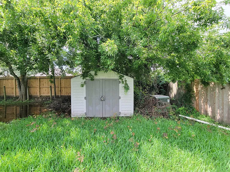 16807 Sussex Dr — Photo 34