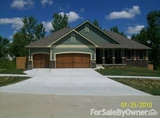 5530 Arbor Lake Dr, Pleasant Hill, IA 50327