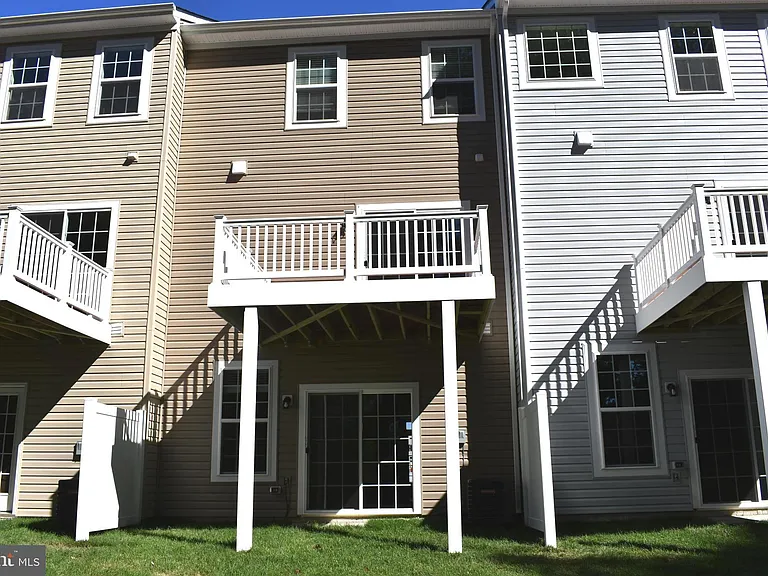 9421 Adelaide Ln — Photo 29