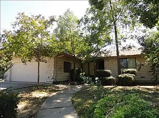 866 Karen Dr photo 1