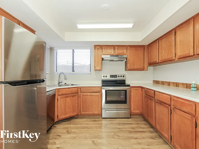 10015 N 65th Ave — Photo 5