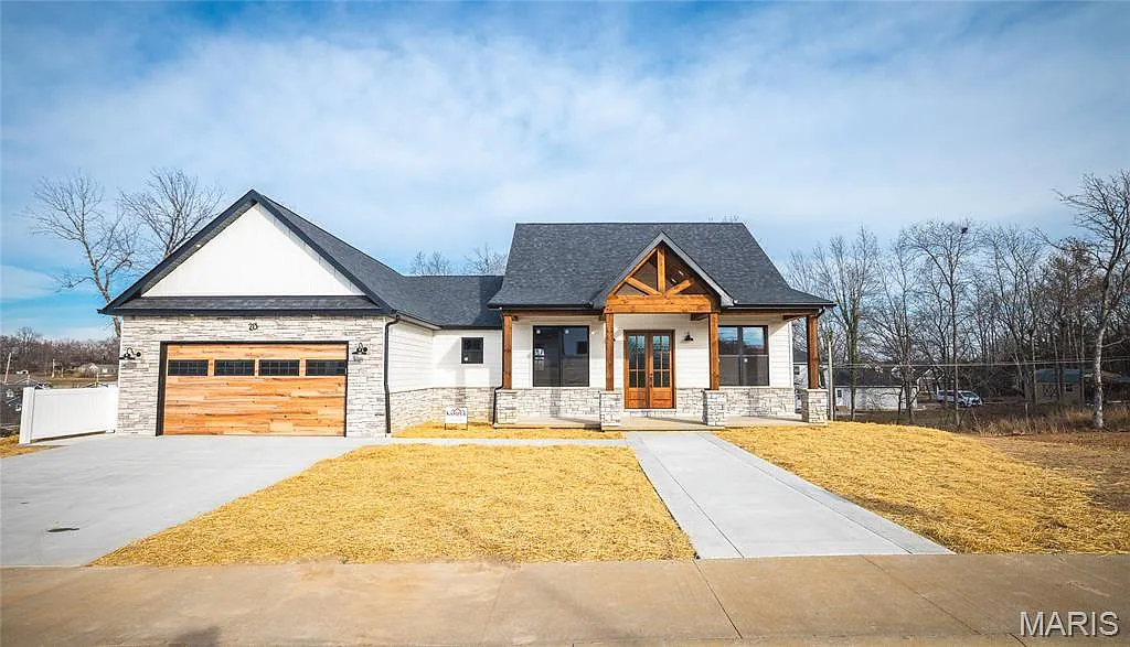 213 Sunny Dr photo 1
