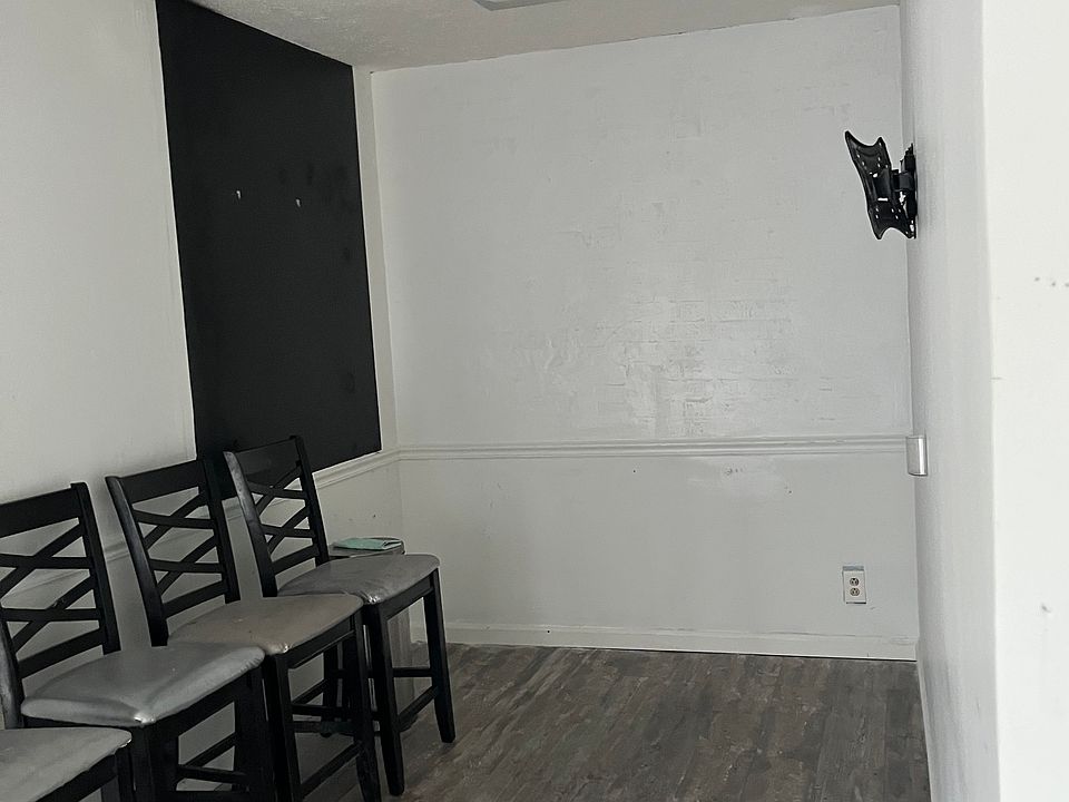 1st image of 841 Wren Rd Suite 4