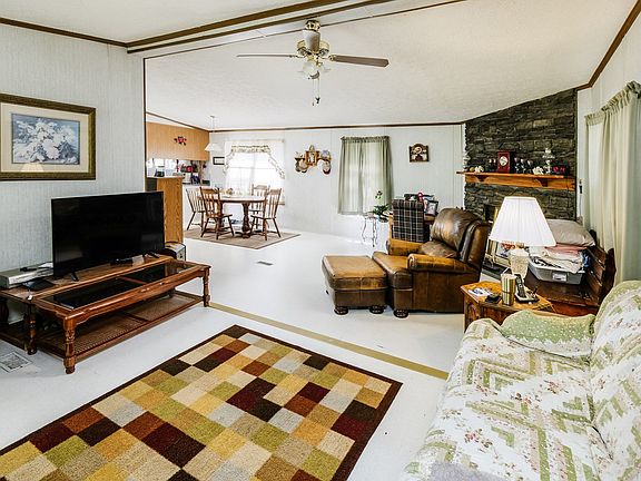 4th image of 530 Hoyles Woods Trl