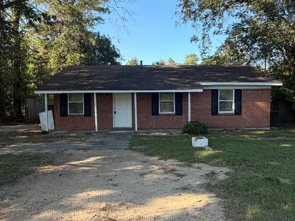 4861 Davis Dr, Millbrook, AL 36054