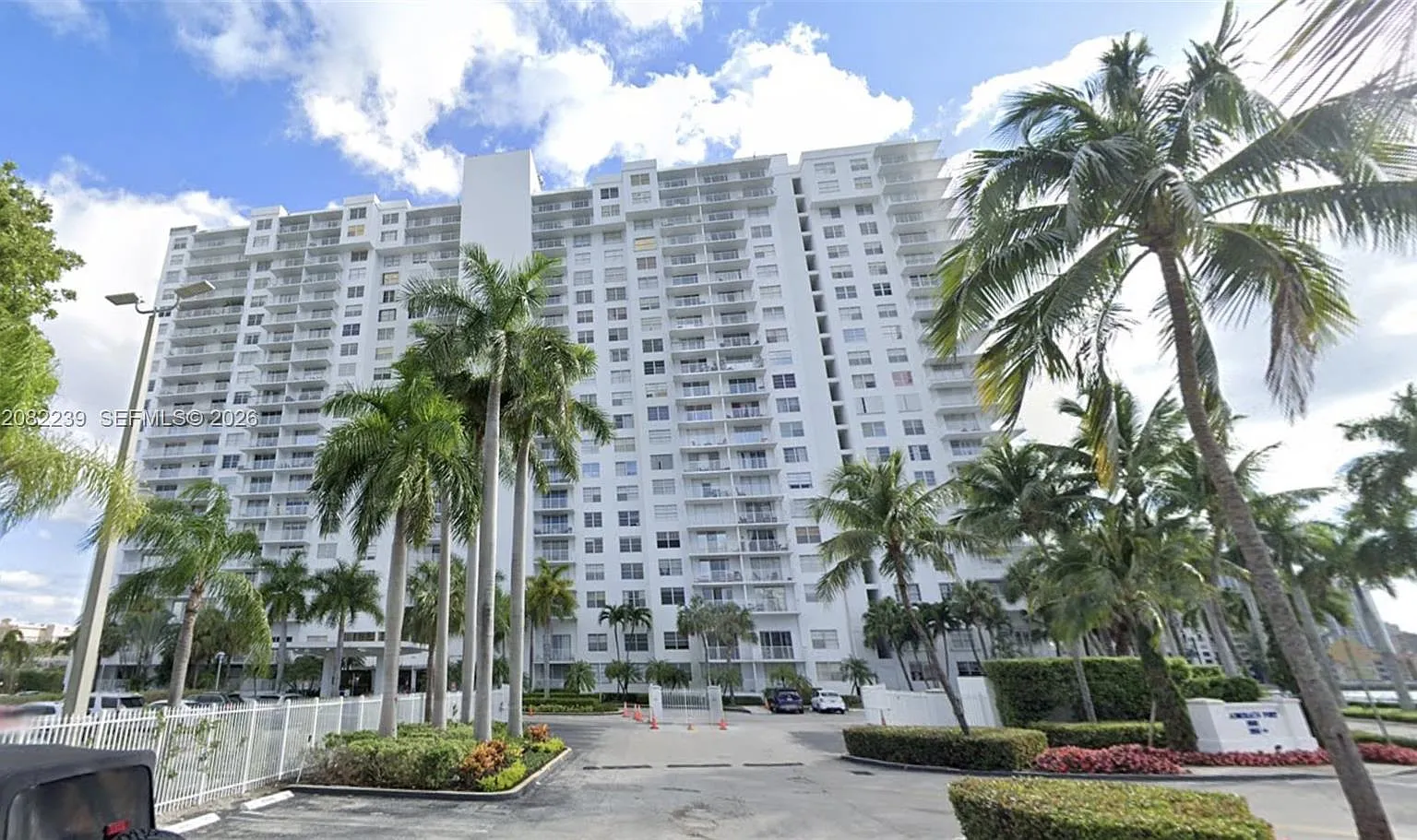 Admirals Port Condo West — Photo 2