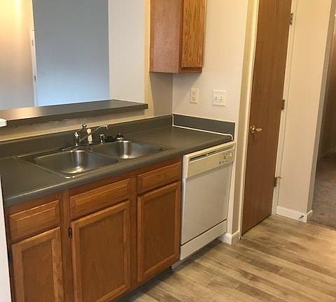 5th image of 2400 Acorn Dr APT 238