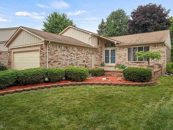 2nd image of 42841 Sycamore Dr