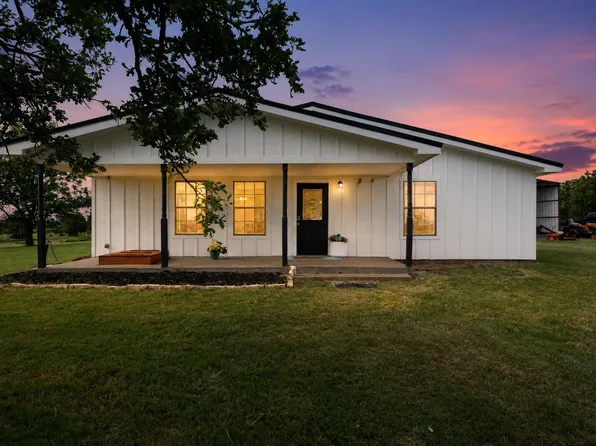 692 Plemons Dr, Henrietta, TX 76365