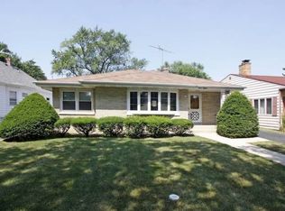 718 S Summit Ave, Villa Park, IL 60181