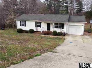 4154 Forest Point Dr, Hickory, NC 28602