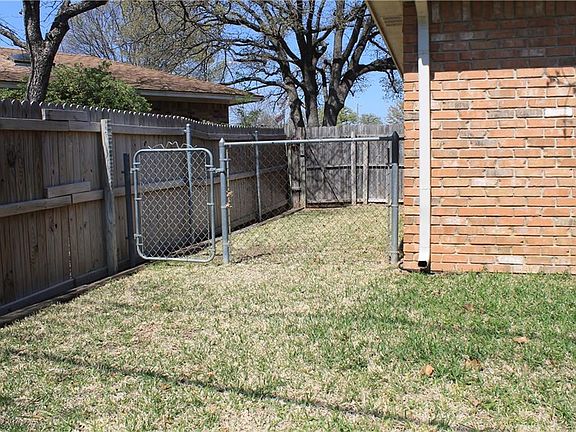 4th image of 5500 Forest Bend Dr