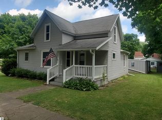 208 S 3rd St, Shepherd, MI 48883