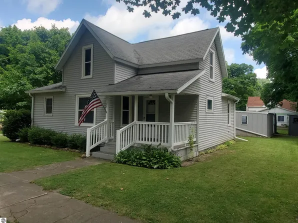 208 S 3rd St, Shepherd, MI 48883