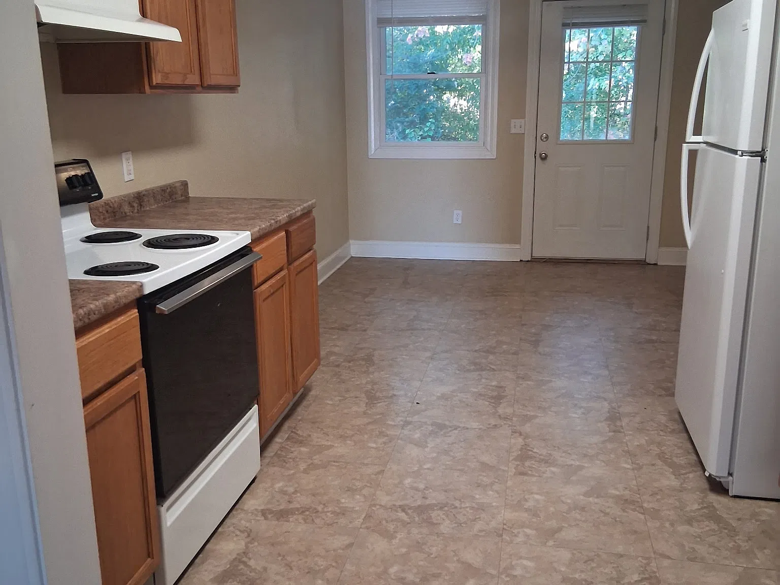 3 bed, 1200 sqft, $1,350 — Photo 4
