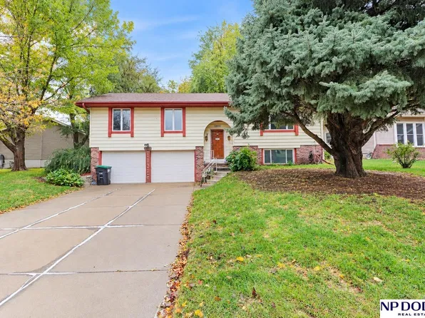 14511 R St, Omaha, NE 68137