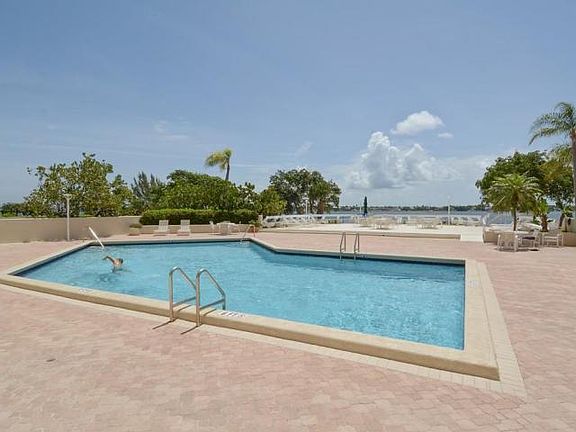 4th image of 5600 N Flagler Dr Penthouse 110