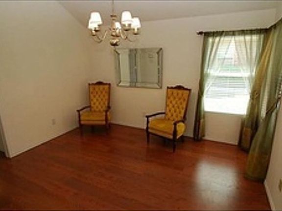 4th image of 9912 Fleetwood Dr