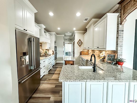 4th image of 9086 Willow Bend Dr