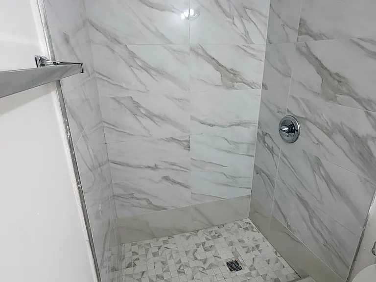 637 NW 15th Ter #4 — Photo 5