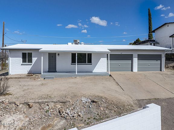 3rd image of 147 E La Castellana Dr