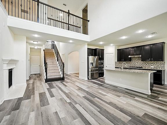 5th image of 1117 Cypress Hill Dr