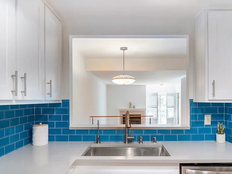 6638 Clybourn Ave — Photo 10