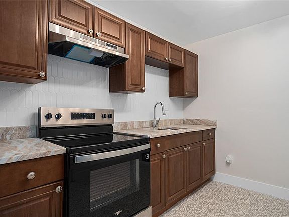 3rd image of 914 26TH STREET
