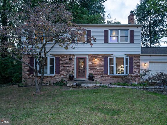 2nd image of 1560 Hiddenbrook Dr
