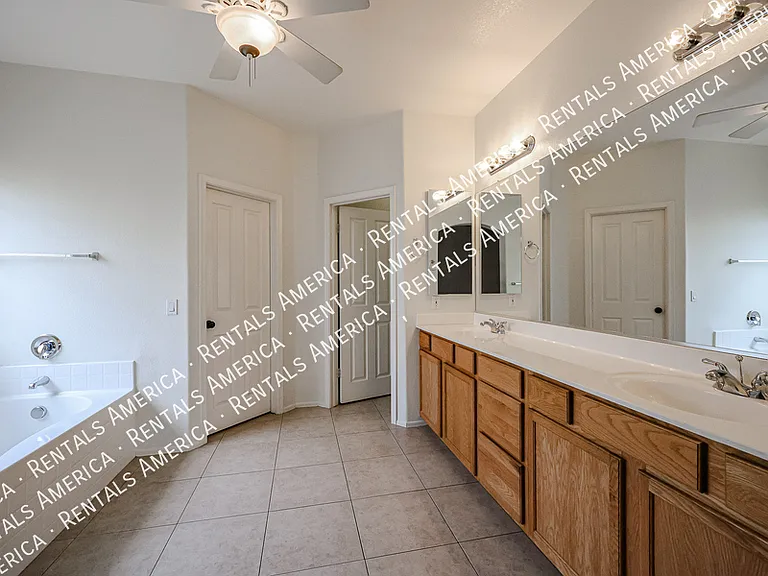 3481 E Vernon St — Photo 26
